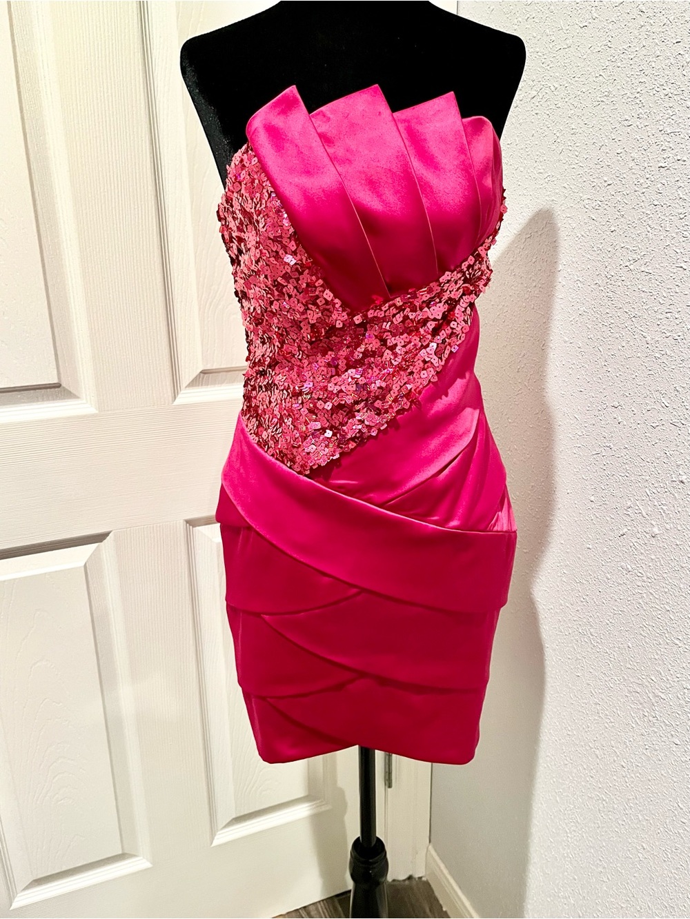 Julian Joyce by Mandalay Strapless Sequin Strapless Dress Size 6 Dark Pink
